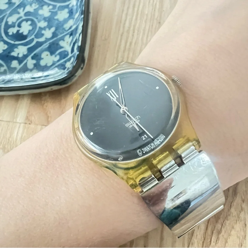 Vintage 2000 Swatch black dial watch SHINIER GK424 NEW BATTERY